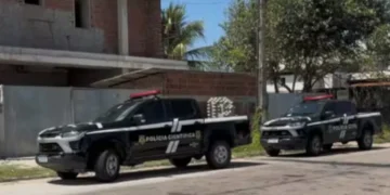 Homens armados invadem casa e fazem família refém em praia de João Pessoa
