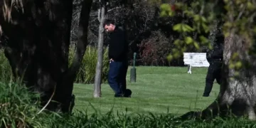Com o coração partido: Messi sepulta o pai em funeral privado em Rosário