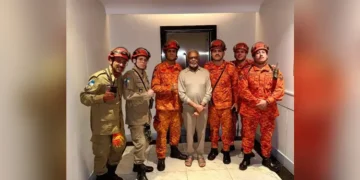 Gilberto Gil é resgatado pelo Corpo de Bombeiros após ficar preso em elevador