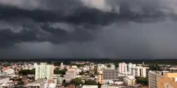 Novo ciclone traz temporais ao Sul e queda de temperatura no Sudeste; veja previsão